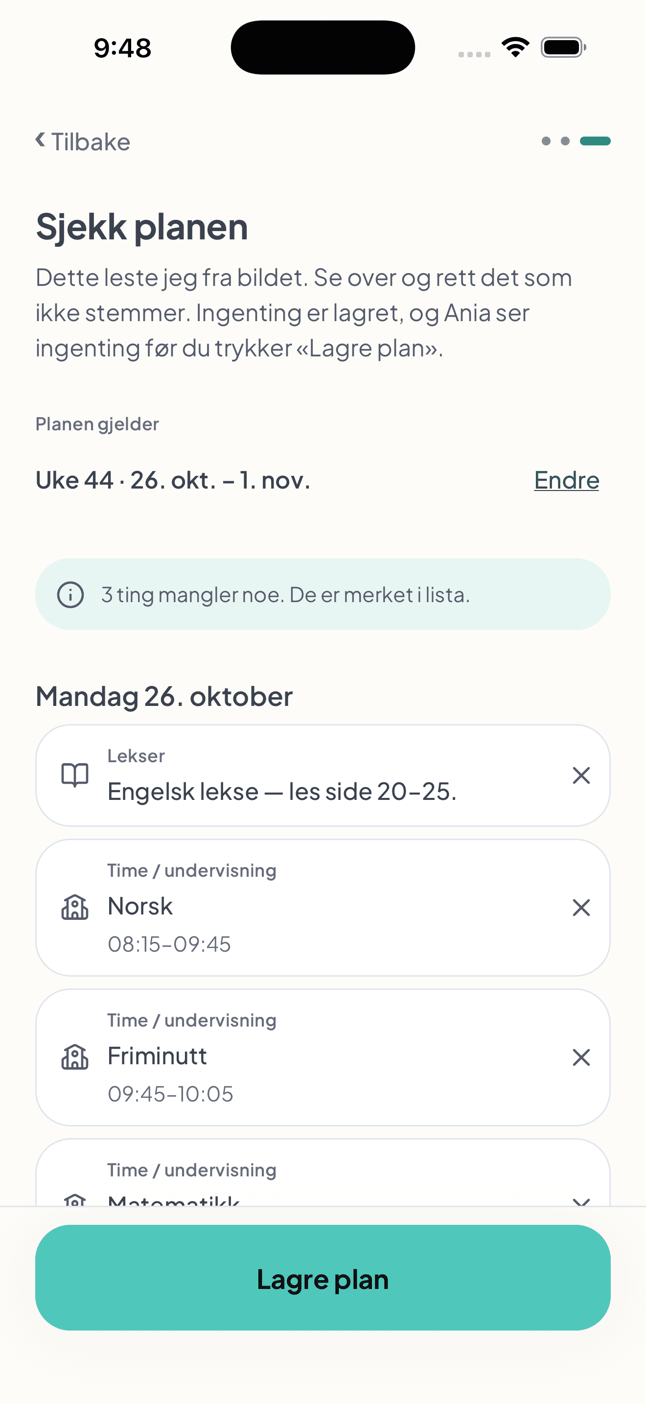 Forelderen sjekker en skoleplan lest fra et bilde for uke 44. Engelsklekse, mandagens timer og en beskjed om at tre ting mangler noe er synlige. Planen venter på lagring.